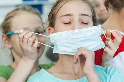 За сутки в Украине на COVID-19 заболели 29 детей и 34 медика