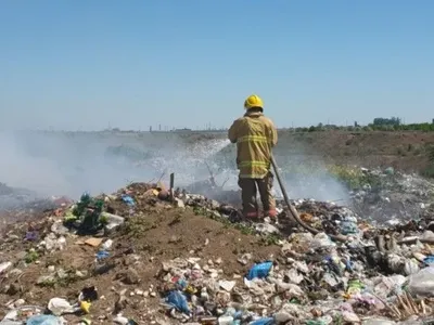 На Херсонщині горить сміттєзвалище