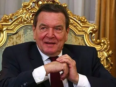 Переизбрание Шрёдера главой совета директоров "Роснефти" является платой за верность Кремлю - МИД
