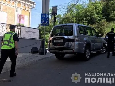 В Киеве выпивший мужчина угнал автомобиль иностранного посла