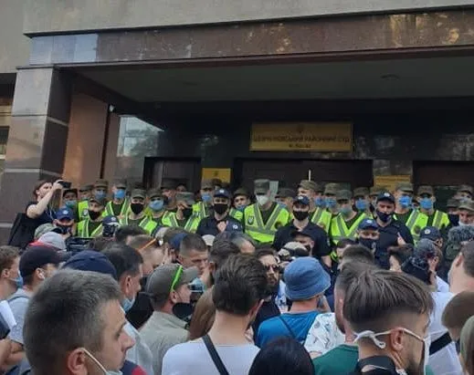 Обрання запобіжного заходу Стерненку: поліція посилила заходи безпеки біля суду