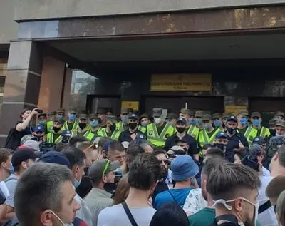 Обрання запобіжного заходу Стерненку: поліція посилила заходи безпеки біля суду