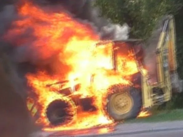 В Киеве во время движения загорелся трактор