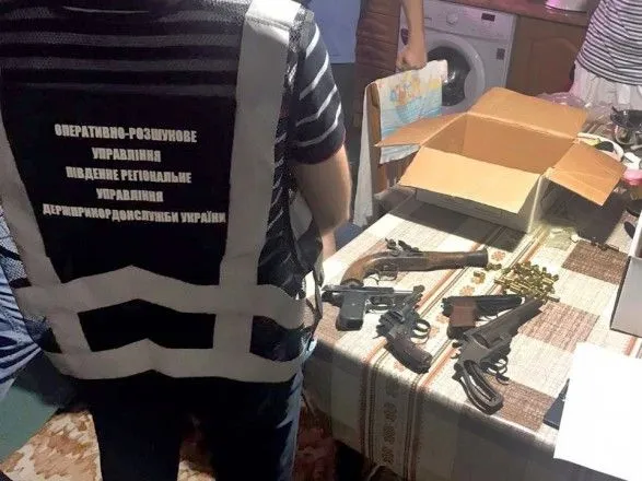 На Одещині у місцевого жителя виявили арсенал зброї та боєприпасів