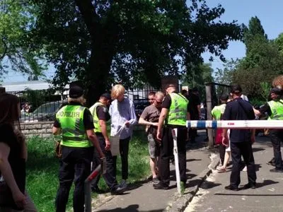 Избрание меры пресечения Стерненку: полиция проверяет людей при входе на территорию суда