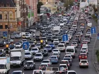 Под конец рабочей недели Киев утром сковали пробки