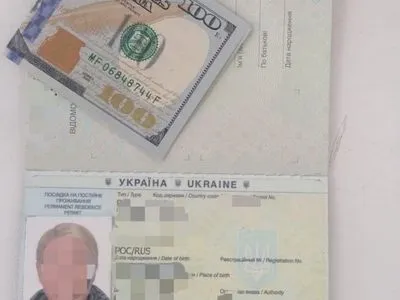 На админчерте с аннексированным Крымом россиянка пыталась дать пограничнику 100 долларов взятки