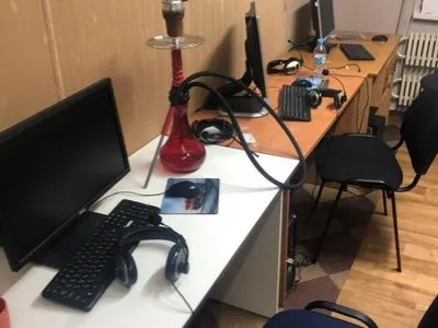 На Дніпропетровщині викрили шахрайський call-центр, в якому працювали неповнолітні
