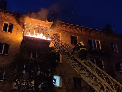 В Киеве ночью горел балкон в многоэтажке