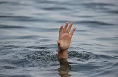 На Буковині в озері виявили потопельника: підозрюють самогубство