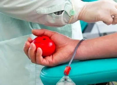 Кількість донорів крові в Україні падає у зв’язку із пандемією - ЦГЗ
