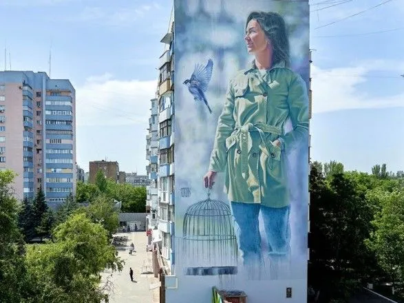 u-tsentri-mariupolya-zyavivsya-mural-prisvyacheniy-problemi-domashnogo-nasilstva