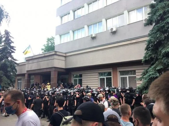 Дело Стерненко: из-за применения силы полицейскими возле суда - назначили расследование