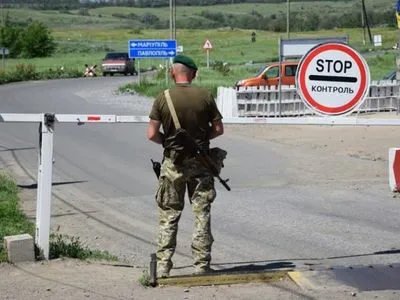 Оккупанты продолжают блокировать работу КПВВ на Донбассе - пограничники