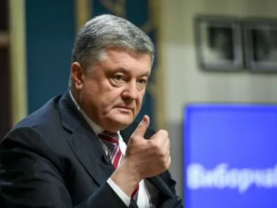 Завершився допит Порошенка у справі Януковича