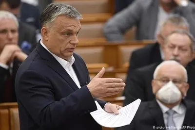 Парламент Венгрии отменил расширенные полномочия правительства