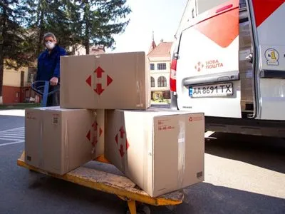 "Новая почта" отправила в 11 больниц финальную партию гуманитарной помощи