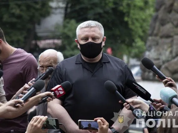 zastosuvannya-sili-na-aktsiyi-protestu-u-kiyevi-politseyskogo-chekaye-sluzhbove-rozsliduvannya