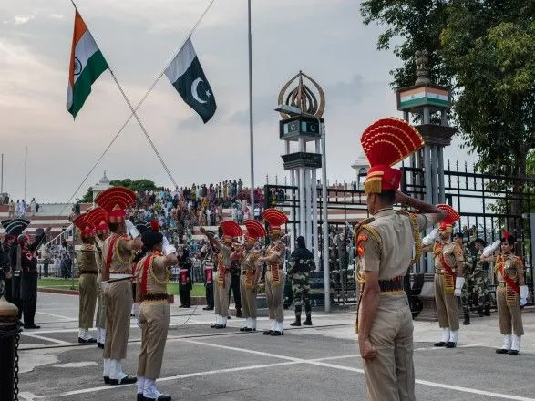 Індія заявила, що її територія у Кашмірі була обстріляна армією Пакистану