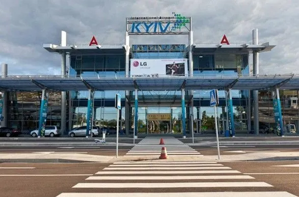 Аэропорт "Киев" возобновил работу с международными рейсами