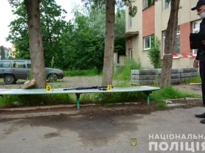 В Дрогобыче мужчина стрелял посреди улицы из автомата