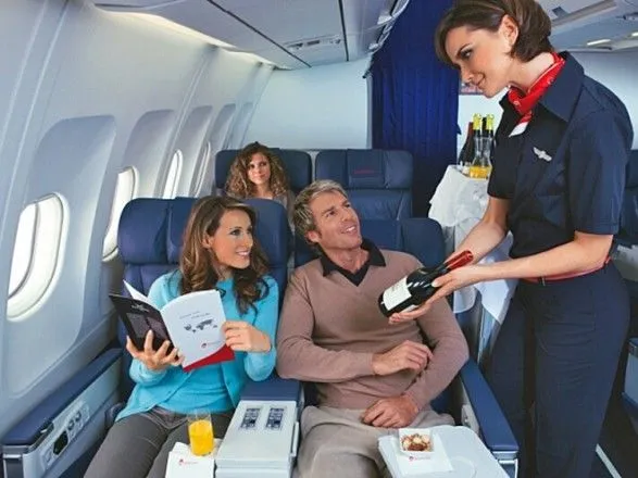 Низка авіакомпаній ввела заборону на продаж алкоголю