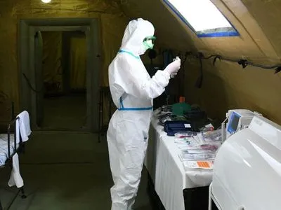 Пандемия: Россия начала испытания вакцины против COVID-19 на военных