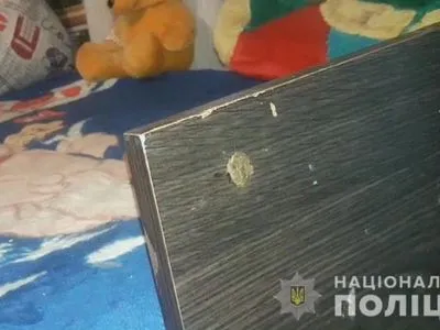 На Одещині троє людей підозрюються у катуванні дитини