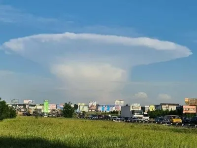 Грибовидное облако над Киевом: в ГСЧС объяснили природу явления