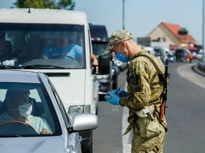 Венгрия возобновила пропуск и транзит украинских граждан через свою границу