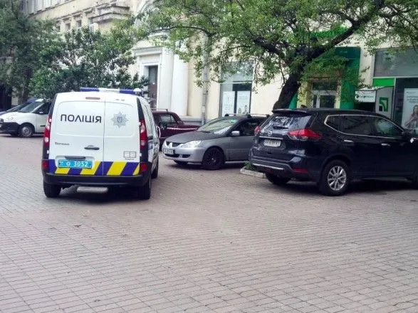 В Киеве женщина с ребенком выпрыгнула с четвертого этажа