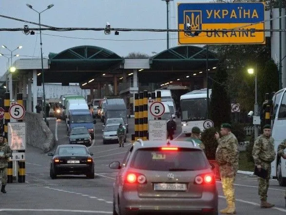 Гостуризм: пересечь границу с Польшей автомобилем можно в четырех пунктах пропуска