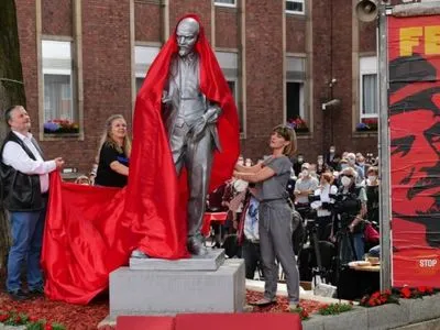 В Германии открыли памятник Ленину после решения суда, несмотря на протесты