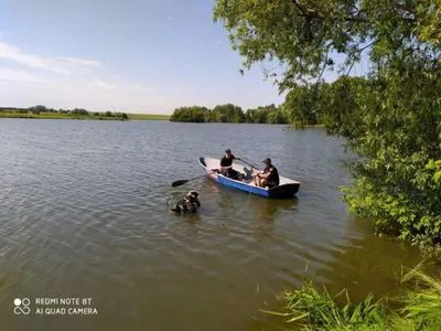 В Винницкой области спасатели извлекли из водоема тело утонувшего мужчины