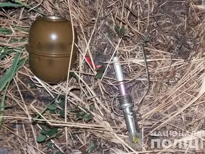 В Донецкой области задержали мужчину, который бегал по улице с гранатой