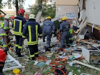 Взрыв в Киеве: спасатели достали тело погибшего человека, разрушены перекрытия с 4 по 8 этажи