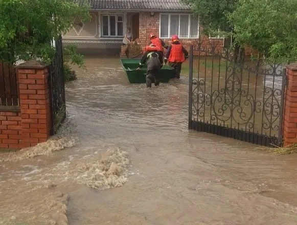 В ГСЧС назвали районы на Прикарпатье и Буковине, пострадавшие из-за непогоды