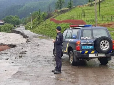На Прикарпатье и Буковине начались паводки: объявлен оранжевый уровень опасности