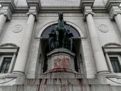 Протести в США: Американський музей природної історії демонтує статую Теодора Рузвельта