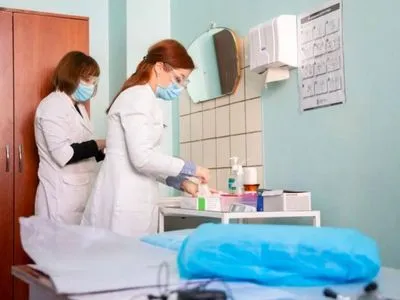 В Україні за добу коронавірусну хворобу виявили у 45 дітей та 48 медиків