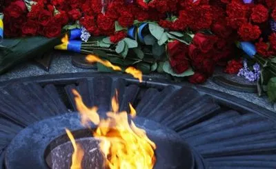 В Украине сегодня День скорби и чествования памяти жертв войны