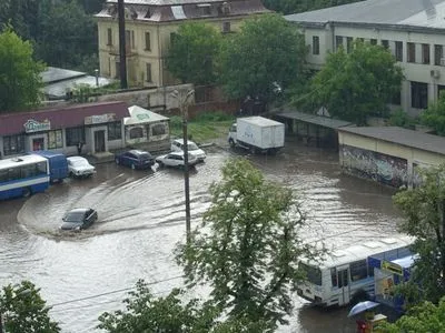 У Чернівцях очікують підтоплення ряду вулиць міста: населення просять бути готовим до евакуації
