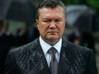 Януковичу и двум бывшим министрам обороны заочно сообщили о подозрении