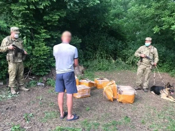 В Сумской области задержали мужчину за контрабанду игрушек с РФ