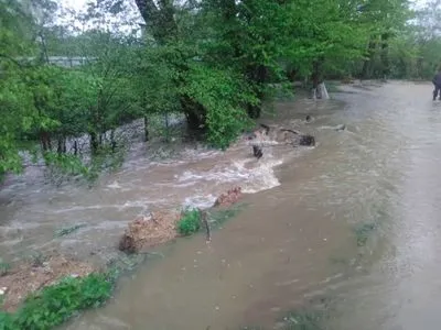 На Прикарпатті паводок підтопив 165 населених пунктів, зруйновано 90 мостів