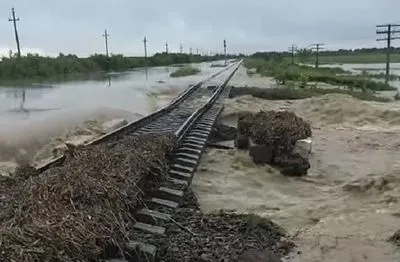 Укрзалізниця відновлює залізничне сполучення на Прикарпатті після паводків