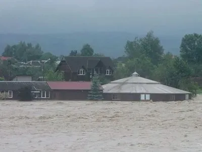 На Прикарпатті паводок підтопив 250 населених пунктів