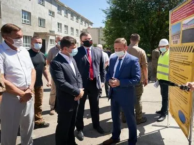 "Велике будівництво": Зеленський ознайомився з ремонтом навчально-виховного комплексу на Херсонщині