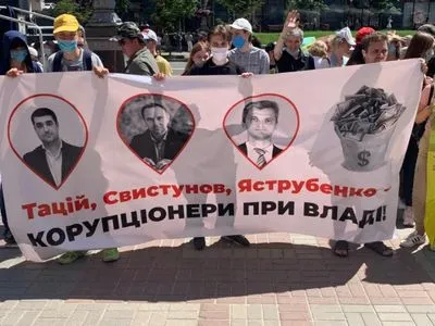 Кличко должен пройти полиграф и освободить коррупционеров, которые "работают" на Комарницкого - активисты
