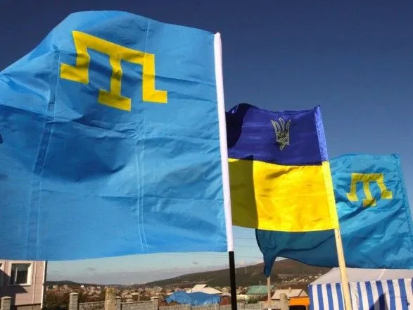 Офис Президента: крымскотатарский и украинский флаги вместе будут развеваться над Крымом